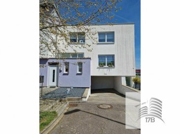 ***** NOUVEAU PRIX *****

Appartement-Triplex d’une surface totale de 141,80 m2, avec cave et emplacement intérieur, composé comme suit :

Rez-de-chaussée :
Hall d’entrée, WC d’hôtes, cuisine équipée ouverte, living/salle à manger avec accès terrasse et jardin

1ier étage :
Hall de nuit, deux chambres, salle de bain

2ième étage :
Hall de nuit, chambre parentale avec terrasse, salle de douche

Sous-sol : une cave et un emplacement intérieur

Extérieur : grand jardin aménagé

Le bâtiment se situe dans un quartier résidentiel au calme, avec un accès facile aux grands axes routiers et aux transports publics.

Pour tout renseignements supplémentaires ou pour convenir un rendez-vous pour une visite, veuillez nous contacter au (+352) 691 400 705 ou par email : info@17b.lu 