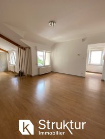 Appartement F3 + garage Centre ville YUTZ.  Struktur Immobilier vous propose, Yutz hyper Centre, appartement 3 pièces 68 m2 sans charges avec entrée indépendante, à deux pas des commerces du centre ville, de la gare de Thionville et des axes autoroutiers, beau trois pièces situé dans une bâtisse de deux lots et bien entretenue. 
 Situé au premier dernier étage d'une petite copropriété de deux appartements, il se compose d'une entrée, d'une cuisine équipée (plaque de cuisson gaz, hotte, lave vaisselle) ouverte sur le séjour, l'espace nuit offre quant à lui deux belles chambres (14 m2 et 16 m2) et une salle d'eau avec WC et douche. 
 Pour votre confort, garage individuel avec électricité et deux caves viennent compléter ce bien.
 Si ce bien vous intéresse et que vous souhaitez visiter contactez M Deniz KARA au 06 30 00 24 57 ou deniz@struktur-immobilier.com!
 Surface : 68 m2 
 Honoraires charge vendeur
 DPE : D
 Date de réalisation du diagnostic énergétique : 23/08/2021 Consommation énergie primaire : 229 kWh/m2/an 
Les informations sur les risques auxquels ce bien est exposé sont disponibles sur le site Géorisques : www.georisques.gouv.fr
