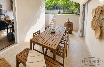 Charmante maison mitoyenne de 4 chambres ? Belvaux

Prix de présentation : 779 000 € (frais d'agence inclus)  
Étude de toute proposition sérieuse après visite.

Située dans un quartier résidentiel recherché à Belvaux, cette charmante maison mitoyenne allie harmonieusement dynamisme urbain et sérénité. Offrant un cadre de vie idéal, paisible et immédiatement disponible, elle constitue une opportunité rare sur le marché.

Son emplacement privilégié facilite votre quotidien : à seulement quelques minutes à pied de la gare de Belvaux, à proximité immédiate des écoles primaires et internationales, et avec un accès rapide aux axes routiers menant à Belval, Differdange et Luxembourg-ville.

L'intérieur offre un espace de vie lumineux avec un salon convivial doté d'un feu ouvert, ouvert sur une salle à manger parfaite pour recevoir. La cuisine équipée donne directement sur une terrasse couverte, idéale pour profiter de l'extérieur en toutes saisons. Un petit jardin intime et arboré complète cet espace, parfait pour se détendre, jardiner ou organiser des barbecues. Un WC séparé ajoute au confort de ce niveau.

L'étage supérieur accueille deux chambres lumineuses et une salle de douche moderne. Deux autres chambres, aménageables selon vos envies, offrent un potentiel supplémentaire, avec déjà en place les raccordements techniques pour créer une suite parentale avec salle de bains privative.

À l'extérieur, une seconde terrasse en hauteur, accessible depuis le séjour, offre un espace de détente intime et à l'abri des regards.

La maison dispose de nombreux espaces de rangement : une grande cave, une chaufferie et une buanderie. Un garage privé et sécurisé facilite le stationnement au quotidien.

Cette maison allie confort, praticité et charme, le tout dans un environnement calme et recherché. Une opportunité idéale pour une famille ou un projet résidentiel.

Les surfaces et informations mentionnées dans cette annonce sont communiquées à titre indicatif et sans valeur contractuelle.

Pour toutes questions ou demandes d'informations, n'hésitez pas à nous contacter, nous serons toujours à votre service.

Agence ELSA'HOME à votre écoute pour la concrétisation de vos projets en toute confiance.

---------------------------------------------------------

Charming Semi-Detached House with 4 Bedrooms ? Belvaux

Listing Price: €779,000 (agency fees included)
Open to serious offers after a viewing.

Located in a sought-after residential neighborhood in Belvaux, this charming semi-detached house combines urban vibrancy with tranquility. Offering an ideal, peaceful living environment and immediately available, it presents a rare opportunity on the market.

Its prime location makes everyday life easier: just a few minutes' walk from Belvaux train station, close to primary and international schools, with quick access to major roads leading to Belval, Differdange, and Luxembourg City.

The interior features a bright living space with a cozy lounge equipped with a fireplace, opening onto a dining area perfect for entertaining. The equipped kitchen directly connects to a covered terrace, ideal for enjoying outdoor living in any season. A small, private, leafy garden completes this area ? perfect for relaxing, gardening, or barbecues. A separate WC adds convenience to this level.

The upper floor hosts two bright bedrooms and a modern shower room. Two additional bedrooms, adaptable to your needs, offer extra potential, with existing technical connections to create a master suite with a private bathroom.

Outside, a second terrace on the upper level, accessible from the living room, provides an intimate, private relaxation space.

The house offers ample storage: a large cellar, a boiler room, and a laundry area. A private, secure garage makes parking easy on a daily basis.

This home combines comfort, practicality, and charm?all within a quiet and desirable environment. An ideal opportunity for a family or residential project.

Please note that the surface areas and information provided in this listing are for guidance only and are non-contractual.

The surface areas and information mentioned in this listing are provided for guidance only and are non-contractual.

For any questions or requests for further information, please do not hesitate to contact us. We are always at your service.

ELSA'HOME Agency, here to support you in bringing your projects to life with confidence.