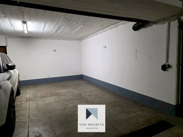 Situé au cœur de Luxembourg Ville-Haute, au boulevard Royal, cet emplacement de parking intérieur ouvert est proposé à la location au sein d'une résidence bien entretenue et idéalement située. Il bénéficie d'un emplacement central privilégié, parfait pour toute personne travaillant ou résidant en centre-ville.

L'emplacement se situe à l'intérieur de l'immeuble et offre un stationnement pratique et sécurisé, à l'abri des intempéries.

Détails complémentaires :
- Emplacement de parking intérieur ouvert
- Situation exceptionnelle en plein centre-ville
- Accès sécurisé
- Résidence bien entretenue
- Disponible immédiatement

Environnement et services :
Situation à proximité immédiate des commerces, restaurants, banques, administrations, transports en commun et parkings publics du centre-ville.

Loyer : 450 € par mois
Les charges mensuelles sont de 49 €
Caution : 2 mois de loyer soit 900 €

Frais d'agence : 1 demi-mois de loyer pour le propriétaire et un demi-mois de loyer pour le locataire, + 17% de TVA

Agent responsable : Maurits van Rijckevorsel
Tél. : +352 621 198 891
E-mail : maurits@vanmaurits.lu