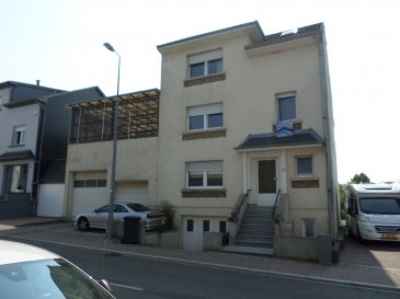                   VENDUE VENDUE VENDUE VENDUE
 LUXPROIMMO vous présente à la vente à MONDERCANGE
Belle maison avec potentiel, érigée sur un terrain de 4a78ca, libre 3 façades et un hangar avec garages.

Surface de la maison: +- 260m²
Surface du hangar: +- 120m²

Partiellement rénovée et composée comme suit:

Sous-sol: Cave , buanderie wc séparé, salle de douche, chaufferie et garages;

Rez-de-chaussée: Hall d'acceuil, cuisine indépendante, salon/salle à manger avec terrasse;

1er étage: 3 chambres à coucher (dont 1 avec terrasse) et salle de bains;

2éme étage: 1 chambre à coucher et combles.

