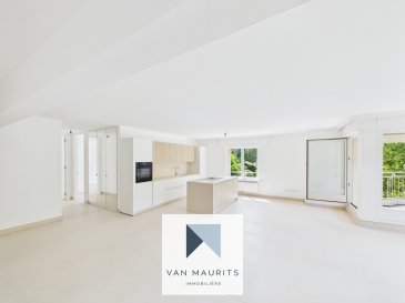 Loyer : 3.950 €/mois / Charges : 350 €/mois (hors électricité et internet) / Disponible le 15 septembre 2026 / Garantie locative : 2 mois de loyer - Durée minimum de 1 an / Frais d'agence : ½ mois de loyer + TVA de 17 %

L'appartement est proposé partiellement meublé. Un ameublement complet est également possible sur demande et selon accord.

L'appartement est proposé à la location résidentielle. Une utilisation mixte à caractère commercial ou une utilisation entièrement commerciale est également possible. Le bien convient notamment à des activités de bureaux. Il est ainsi possible de proposer le bien aussi bien à la location privée qu'à la location commerciale.

Idéalement situé à la montée de Clausen, cet élégant appartement entièrement rénové en 2026 bénéficie d'un environnement privilégié, à proximité immédiate des commerces, restaurants, transports en commun et de nombreuses commodités.

Situé au premier étage d'une résidence à quatre façades, cet appartement d'environ ±125 m² habitables séduit immédiatement par ses volumes généreux, sa luminosité et la qualité de sa rénovation. En excellent état, il offre un cadre de vie moderne et confortable, tout en bénéficiant d'une magnifique vue panoramique sur les environs et les espaces boisés.

La pièce maîtresse du bien est sans aucun doute son vaste espace de vie de ±60 m², offrant de nombreuses possibilités d'aménagement et bénéficiant d'une belle luminosité naturelle. La cuisine aménagée et entièrement équipée s'intègre harmonieusement à cet espace et dispose notamment d'un îlot central, idéal pour les moments de convivialité.

Le séjour donne directement accès à une agréable terrasse de ±6 m² orientée ouest, permettant de profiter pleinement d'une belle vue sur la vieille ville de Luxembourg, le plateau du Kirchberg et la nature environnante.

L'espace nuit se compose de trois chambres particulièrement spacieuses, d'environ ±23 m², ±16 m² et ±12 m². L'appartement dispose également d'une salle de bains de ±6 m², d'une salle de douche de ±6 m² ainsi que d'un WC séparé.

Le confort est complété par un ascenseur, une chaudière au gaz avec chauffage par radiateurs, des châssis en bois double vitrage équipés de volets électriques, ainsi qu'une porte d'entrée sécurisée. La fibre optique, le vidéophone et les détecteurs de fumée viennent compléter les équipements du bien.

Un emplacement de parking intérieur privatif de ±17 m² situé au rez-de-chaussée complète avantageusement cette propriété. Cet emplacement peut également, sur demande, être loué séparément au prix de 300 €/mois.

Un studio de Pilates/Yoga situé au rez-de-chaussée de l'immeuble offre également une possibilité d'entraînement pratique à proximité immédiate.

Généralités

Rénovation en 2026.  
Excellent état.  
Appartement partiellement meublé.  
Ameublement complet possible sur demande.  
Surface habitable d'environ ±125 m².  
Emplacement de parking intérieur privatif de ±17 m² peut être loué pour 300€/mois.  
Ascenseur  
Chauffage au gaz par radiateurs.  
Châssis en bois double vitrage / Volets électriques.  
Porte d'entrée sécurisée.  
Vidéophone.  
Fibre optique.  
Vue panoramique.  
Studio de Pilates/Yoga au rez-de-chaussée de l'immeuble.  
Location résidentielle, commerciale ou mixte possible.  
Convient également à des activités de bureaux.  

Environnement et commodités  
Centre de Luxembourg à 10 minutes à pied.  
Excellente desserte par les transports en commun. Arrêt de bus à ±50 m.  
École primaire à seulement ±50 m.  
Proximité des commerces et restaurants.  
Pharmacie et services de proximité.  
Hôpital à proximité.  
Parc et espaces verts.  
Pistes cyclables.  

Agent responsable : Pierre-Yves Béchet / +352 621 654 086 / Pierre-Yves@vanmaurits.lu
