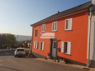 -- FR --

Immo Excellence vous propose en exclusivité, cette jolie maison de village sise à MUNSCHECKER sur un terrain de 1.04 are, et d'une surface habitable d'environ 145 m2 ainsi que d'une surface utile d'environ 183 m2. La maison se compose comme suit : Au rez-de-chaussée vous trouvez : - Un hall, un double séjour, une cuisine équipée, un W.C. séparé, une buanderie, une terrasse. Au 1er étage vous trouvez : Un hall, trois chambres-à-coucher, une salle-de-bain avec douche, un bureau. Au 2ème étage vous trouvez : Un petit hall, une suite parentale avec salle-de-douche. Au sous-sol vous trouvez : Une cave voûtée, la chaufferie avec chaudière de marque BUDERUS. Il existe la possibilité de stationner deux voitures devant la maison. A seulement 2 minutes de Grevenmacher et 20 minutes du centre-ville de Luxembourg. 
Ref agence :3426767