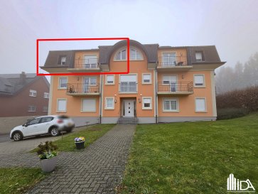 L'Immobilière de l'Attert vous propose en location un duplex situé dans une résidence dans le village de Koetschtte, commune de Rambrouch.

Le duplex de +/- 90,27 m² situé au 2ème étage et combles se compose de:

Niveau 1 :
- hall d'entrée avec coin vestiaire
- wc séparé
- cuisine équipé séparée
- beau séjour / salle à manger avec sortie sur balcon

Niveau 2:
- mezzanine pour bureau, loisirs...
- 2 chambres à coucher (mansardées)
- salle de douche, lavabo, wc.

Le duplex dispose d'une cave, d'un emplacement de parking intérieur et de 2 emplacements de parking extérieurs.

Les meubles sur les photos restent dans le duplex.

Loyer : 1 450€
Charges : 270€
Caution : 2 mois de loyer
Frais d'agence : 1 mois de loyer + TVA (partagé 50/50 entre locataire et bailleur)

Ce bien vous intéresse ! Merci de remplir le 