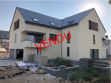 Fis Immobilière vous présente le duplex A4 de +/-130 m2 avec sa terrasse de 12.72m2 directement accessible depuis le spacieux salon- salle à manger et de la grande cuisine séparée. Au même étage nous avons le hall d'entrée le WC séparé et les escaliers menant à l'étage supérieur.
A l'étage le duplex dispose de 3 chambres à coucher et une salle de bains. 
L'appartement comprend également une cave au sous-sol, inclus dans le prix de vente.
Possibilité d'acquérir un emplacement pour une voiture, non inclus dans le prix de vente.

Cette résidence de haut standing comprend au sous-sol 4 caves, une buanderie commune, chaufferie et un local de compteurs. 

Au Rez-de-Chaussée il y a un sas d'entrée, un hall, un local de vélos, un local de pobelles et 4 parkings fermés.

De plus le Rez-dechaussée comprend un appartement de 106.49m2 avec sa terrasse de 11.99m2. 
Au 1er étages et aux combles se trouvent 3 duplex. 

L'immeuble comprend en tout 4 unités très spacieuses et sera équipé de fenêtres triple vitrage, VMC, Paneaux solaires, chauffage au sol, etc. 

Le passeport énergétique sera en classe A

 Pour tout renseignement veuillez nous contacter au +352 621 278 925. 