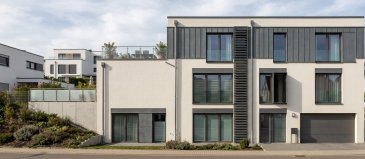 Senningerberg, dans une nouvelle maison bifamiliale à vendre: appartement situé au rdc avec une surface nette habitable de +/-46 m2:
- rez-de-chaussée: hall d'entrée, 1 grande chambre, living avec cuisine équipée, accès sur la terrasse et au jardin privé, salle de bains. 
En option: garage pour 1 voiture + parking extérieur 1 voiture au prix de 50.000 €.

A proximité :
- Centre scolaire « Am Sand »
- Tennis Club et Syrdall Schwemm (piscine)
- Centre commercial « Les Arcades »
- crèches,
- restaurants,
- bon accès autoroutier
- station Tram « Héienhaff »

Situation centrale à 5 minutes de l'aéroport international du Luxembourg, à 10 minutes du centre d'affaires de Kirchberg, à 13 minutes du centre-ville du Luxembourg.

Prix : 498.500 €
Le prix affiché s'entend avec le taux de TVA super-réduit de 3% (en cas d'affectation du bien à des fins d'habitation principale) sous réserve d'acceptation du dossier par l'Administration de l'Enregistrement et des Domaines.