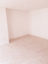 F2 - 55m² au 2ème Etage - Centre Ville de Metz. Quartier des Tanneurs.

Il se compose : entrée, séjour, cuisine, 1 chambre, SDB (baignoire), WC.

Chauffage individuel électrique.

LIBRE le 06/11/2025