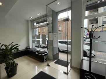 Au cœur d'un quartier dynamique, à deux pas de la gare et des commodités, découvrez ce local commercial / bureaux de 91,25 m², pensé pour allier visibilité, confort et fonctionnalité.

Baigné de lumière naturelle grâce à ses grandes vitrines sur rue principale, ce bien offre un cadre de travail moderne idéal pour toute activité professionnelle ou libérale.

Agencement soigné :

3 bureaux d'accueil spacieux

2 bureaux de direction indépendants

1 salle de conférence élégante

1 emplacement de parking privé

Les + qui font la différence :

? Emplacement stratégique et visibilité optimale  
? Aménagement prêt à l'emploi  
? Accès facile aux transports et au centre-ville  
? Parking privatif inclus  

Une adresse de choix pour développer votre activité dans un environnement professionnel attractif et central.

?? Contactez-nous dès aujourd'hui : +352 621 323 127  
?? info@newgest.lu