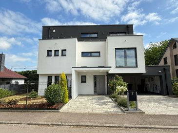 MAISON MODERNE LIBRE 4 CÔTES de 2020 
1 Rue Grand Duchesse Charlotte  
L-4995 SCHOUWEILER

Cette belle MAISON RECENTE très peu habitée,  vous offrira une vraie qualité de vie 
avec ses grands espaces intérieurs, ses matériaux de choix et la commodité de son ascenseur.

SURFACES: TERRAIN 3.86 ARES
- HABITABLE +-220 M2 NETS - M2 BRUTS 350 
+ TERRASSES ET BALCONS D'UN TOTAL 80M2

DESCRIPTIF MAISON

REZ DE CHAUSSEE- 	      80m2 habitables + 42.5 Garage+Technique + 37.5 Terrasse  
- HALL 9.4 - ASCENSEUR 2-  WC SEP. 1.8
- BUREAU 15.21
- SÉJOUR 42.45 + CUISINE OUVERTE 11.6 COMPL. EQUIPEE + sortie arrière vers TERRASSE  37.53 
- GARAGE 2 voitures 42.42 avec CHAUFFERIE-BUANDERIE ensuite 
- 2 EMPLACEMENTS DEVANT GARAGE

ETAGE 1-  			     72.5m2 habitables	 	
- HALL 20.52 - ASCENSEUR 2
- CHAMBRE 1 arrière 10.65
- CHAMBRE 2 avant  12.90
- BUANDERIE-LINGERIE-REPASSAGE OU CHAMBRE 3 avant 16.8
- CHAMBRE 4 arrière 18.07 + accès Balcon 5.61
- SDB 7.3 - SDD 6.75 

ETAGE 2-  			   65 m2 habitables
- HALL - ASCENSEUR 2
- MASTERBEDROOM - CHAMBRE 5  13.55 + DRESSING 9.06 + SDD ENSUITE 5.4
- GRANDE PIECE BUREAU-FITNESS OU LOISIRS DIVERS 36.82
- TERRASSE AVANT 17.80 - TERRASSE ARRIERE 19.90 

EQUPEMENTS :	
- HAUTEUR PLAFOND 2.6m PARTOUT
- CARRELAGE IMITATION BOIS
- TRIPLE VITRAGE ALU AVEC LAMELLES EXTÉRIEURES ÉLECTRIQUES  ALU 
- VMC DOUBLE FLUX ZEHNDER
- TOITURE PLATE 
- CHAUDIERE CONDENSATION GAZ BUDERUS - CHAUFFAGE AU SOL 
- ASCENSEUR DESERVANT TOUS LES ETAGES (CONTRAT SCHINDLER À REPRENDRE) 
- ALARME INTEGRALE RACCORDE TELICSE (CONTRAT TELICSE À REPRENDRE)
- ADOUCISSEUR D'EAU
- INTERNET FIBRE

SITUATION: 
Au coeur d'un  Quartier exclusivement Résidentiel très tranquille, 
tout près de BASCHARAGE avec tous ses Commerces et Services, 
des écoles de SCHOUWEILER - Crèche, Ecole fondamentale et Maison Relais
et à 15 minutes de la Ville de LUXEMBOURG et de la Cloche d'Or 

DIVERS:
- Bus pour le ramassage scolaire de l'école fondamentale à proximité
- Cinq lignes de Bus en direction des divers lycées ( D21, E15, N07, G06, G07 )
- Arrêt à 400m du Bus 711 de  Rodange à Lux Centre
- Gare CFL de Dippach 1,5 km
- Aire de jeux pour enfants à 50m
- Places de Parking Visiteurs gratuites dans le quartier