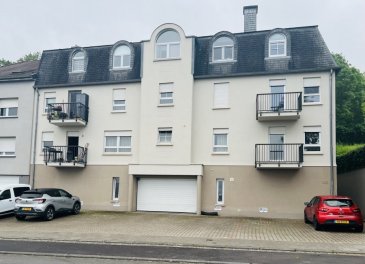 À VENDRE

Duplex de 74m2 situé à Belvaux

2ème étage:
- Hall d'entrée
- Cuisine équipée / Débarras
- Salon / Living avec accès terrasse

3ème étage
- Hall de nuit
- 2 chambres à coucher dont une avec armoires encastrées
- Salle de douche
- Grenier complètement rénové avec branchement pour un WC séparé, chauffage et +/- 16m2 surface sol

Sous-sol:
- 1 cave

Extérieur:
- 1 emplacement voiture extérieur

Bon à savoir:
- Parlophone / Triple vitrage / Porte d'entrée sécurisée.

Situation agréable et tranquille avec vue dégagée

À proximité : centre-ville, école, crèche, maison relais, commerces, accès autoroute, arrêt de bus, forêt, aire de jeu.

Nous vous invitons à contacter:
Moura Jemp
Tèl: +352621216646

Les surfaces et superficies sont indicatives.