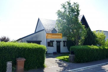 Belle maison libre des 4 côtés située sur un terrain de 8a35 dans une rue calme de Clemency.<br><br>La maison dispose de :<br><br>Sous-sol : cave et chaufferie<br><br>Rez-de-chaussée : Hall d\'entrée, salle de douche + WC, grand living/salle à manger, cuisine équipée, débarras, terrasse, grand jardin (SUD/EST) et 1 garage.<br>Etage 1 : Palier, 3 chambres à coucher, 1 WC séparé et une grande salle de bain.<br>Grenier : Stockage.<br><br>Belle exposition. Passeport énergétique en cours.<br><br>Clémency un petit village calme de la commune de Bascharage.<br>