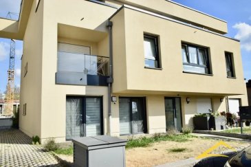 L'agence IMMO LORENA de Pétange a choisi pour vous un magnifique appartement REZ-DE-JARDIN avec DEUX CHAMBRES A LOUER A PETANGE.
L'appartement se situant dans une résidence construite en 2014 dispose d'une superficie de 67 m2 AINSI QUE 2 terrasses et deux jardins. Au rez-de-chaussée avec ascenseur, il se trouve à proximité des commerces, transports en commun et toutes commodités. Il se compose comme suit:


PIECES A VIVRE :

- Un très beau hall d’entrée d’une contenance de 5,30 m2 avec une armoire encastrée
- Une cuisine toute équipée ouverte vers le double living faisant 23 m2 donnant accès à la terrasse de 21,52 m2 et au jardin
- Un wc séparé de 2,43 m2


PIECES DE NUIT :

- Hall de nuit de 5,63 m2 desservant deux chambres:
- 1ère chambre de 10,25 m2
- 2ème chambre de 12,21 m2
Toutes les deux chambres donnent accès à une deuxième terrasse de 8,93 ml3 et au deuxième jardin
- Une salle de bain complète de 5,58 m2 équipée d’une douche italienne.


A ceci s’ajoutent :

- Une cave privative 
- Un emplacement intérieur 


Caractéristiques de l’appartement :

- Résidence construite en 2020.
- Double vitrage.
- Classe énergétique B.B
- La résidence est équipée d'une chaudière à gaz
- L'appartement dispose également d'une cave privative ainsi que d'un emplacement intérieur privatif.


CONDITIONS:


APPARTEMENT DISPONIBLE POUR LE 1ER NOVEMBRE 2026
AVOIR DES REVENUS DE +-6.500 EUROS mensuels
- AVOIR MINIMUM 2 CDI
- 2 mois de caution (4.100 €)
- le mois de novembre 2026 plus les charges (2.050 € + 250 €) soit 2.300 €
- 1/2 Frais d'agence plus 17 % TVA soit (1.199,25 €)


A VOIR ABSOLUMENT!!!!

Pour tout contact:
Joanna RICKAL: 621 36 56 40
Vitor Pires: 691 761 110

L'agence ImmoLorena est à votre disposition pour toutes vos recherches ainsi que pour vos transactions LOCATIONS ET VENTES au Luxembourg, en France et en Belgique