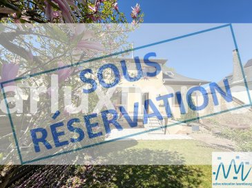***SOUS RESERVATION*** 
''active relocation luxembourg'' vous propose une maison libre 3 côtés, en bon état.
Cette propriété bénéficie d'un environnement paisible tout en restant proche de la ville de Luxembourg, des principaux axes routiers.
Vivre à Pontpierre offre un cadre de vie pratique grâce à la proximité des écoles, commerces et transports.

Ce bien offre une surface habitable d'environ 180m² et comprenant :
- Au rez-de-chaussée : hall d'entrée, une cuisine équipée et séparée (13,68m²) avec un débarras (4,00m²), un living (35m²) avec accès vers la première terrasse de 11m² et grand jardin bien ensoleillé avec encore 2 autre terrasse (10,40/24,50m²), une première chambre au rez-de-chaussée (14.30m²) et une salle de bains (5,40m²) + accès vers le jardin et le sous-sol

- Au 1er étage : un grand hall, 2 chambres de (21,00m²/20,00m²) et une troisième pièce pouvant servir comme petite chambre/dressing (9,00m²), un petit bureau de 8,00m,² pour terminer à cet étage une nouvelle salle de douche avec une douche italienne, un grand lavabo et un Wc (5,40m²).

- Au sous-sol -1 : un hall, un grand garage pour 2 voiture en enfilade (40,50m²), un local technique/chaufferie/atelier et stockage, une buanderie/une cave (27,00m²) et un accès vers le jardin.
Extérieur : 2 emplacments en enfilade devant la maison, son joli petit jardin et la petite terrasse devant la maison afin de pouvoir accueillir vos chers invités, que vous attendez avec impatience.
La maison vient d'être entièrement repeinte.

Arrêt de bus à 32m, 
Différents commerces (Gridx, Asport, Grand Frais à Wickrange à850m, Foetz à 3,4km), 
L'école fondamentale et Maison Relais Pontpierre à 600m, 
à quelques minutes en voiture, 