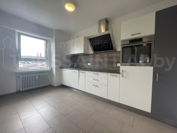 Spacieux appartement sis au 2e étage d'un immeuble au centre de Mersch, composé comme suit:

Hall d'entrée, salon avec balcon, cuisine équipée séparée, 3 chambres à coucher (8,5 m2 - 8,5 m2 - 15 m2), salle de douche, WC séparé.

Sous-sol: 1 cave privative

Pas de parking privatif 

Situation: gare, commerces, parc, écoles accessibles à pied 

 ---------- 
Geräumige Wohnung im 2. Stock eines Gebäudes im Zentrum von Mersch, die sich wie folgt zusammensetzt:

Eingangshalle, Wohnzimmer mit Balkon, separate Einbauküche, 3 Schlafzimmer (8,5 m2 - 8,5 m2 - 15 m2), Duschbad, separates WC.

Untergeschoss: 1 privater Keller

Kein Privatparkplatz

Lage: Bahnhof, Geschäfte, Park, Schulen zu Fuß erreichbar 

 ---------- 
Spacious apartment on 2nd floor of a building in the center of Mersch, composed as follows:

Entrance hall, living room with balcony, separate fitted kitchen, 3 bedrooms (8.5 m2 - 8.5 m2 - 15 m2), shower room, separate WC.

Basement: 1 private cellar

No private parking

Location: train station, shops, park, schools within walking distance