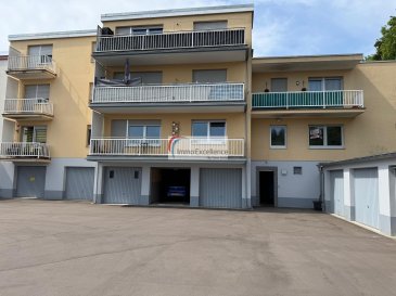 IMMO EXCELLENCE vous propose en exclusivité ce joli appartement d'une surface habitable d'environ 47 m2 situé au rez-de-chaussée d'une Résidence.

Location réservée aux personnes disposant d'un contrat de travail à durée indéterminée (CDI).

Occupation maximale : 2 personnes.

L'appartement se compose comme suit : Un hall d'entrée ( 1.45 m2 ), une cuisine équipée ( 6.93 m2 ), un double séjour ( 20 m2 ), une salle de douche avec lavabo, toilette et raccordement pour la machine à laver ( 4.31 m2 ), ainsi qu'une chambre à coucher ( 14.41 m2 ).

L'appartement dispose encore d'un grand garage ( 17.36 m2 ) ainsi que d'une cave ( 4.98 m2 ).

L'appartement se situe à l'arrière de la Résidence, dans un environnement calme et à proximité de toutes commodités.

L'arrêt de bus se trouve directement en face de la Résidence.

Echternach se situe à seulement 25 minutes du centre-ville de Luxembourg.


IMMO EXCELLENCE bietet Ihnen exklusiv diese schöne Wohnung mit einer Wohnfläche von ca. 47 m2 an, gelegen im Erdgeschoss einer Residenz.

Vermietung ausschließlich an Personen mit einem unbefristeten Arbeitsvertrag (CDI).

Maximale Belegung: 2 Personen.

Die Wohnung setzt sich wie folgt zusammen: Eine Eingangshalle ( 1.45 m2 ), eine ausgestattete Küche ( 6.93 m2 ), ein Wohn- und Esszimmer ( 20 m2 ), ein Duschbad mit Waschbecken, Toilette und Anschluss für eine Waschmaschine ( 4.31 m2 ) sowie ein Schlafzimmer ( 14.41 m2 ).

Zur Wohnung gehören außerdem eine große Garage ( 17.36 m2 ) sowie ein Kellerraum ( 4.98 m2 ).

Die Wohnung befindet sich auf der Rückseite der Residenz und in unmittelbarer Nähe aller Annehmlichkeiten.

Die Bushaltestelle befindet sich direkt gegenüber der Residenz.

Echternach liegt nur 25 Minuten vom Stadtzentrum Luxemburgs entfernt.


IMMO EXCELLENCE exclusively offers this lovely apartment with a living area of approximately 47 m2, located on the ground floor of a Residence.

Rental is reserved for persons holding a permanent employment contract (CDI).

Maximum occupancy: 2 persons.

The apartment is composed as follows: An entrance hall ( 1.45 m2 ), a fitted kitchen ( 6.93 m2 ), a living and dining room ( 20 m2 ), a shower room with washbasin, toilet and connection for a washing machine ( 4.31 m2 ), as well as one bedroom ( 14.41 m2 ).

The apartment also benefits from a large garage ( 17.36 m2 ) and a cellar ( 4.98 m2 ).

The apartment is situated at the rear of the Residence and close to all amenities.

The bus stop is located directly opposite the Residence.

Echternach is located only 25 minutes from Luxembourg City.