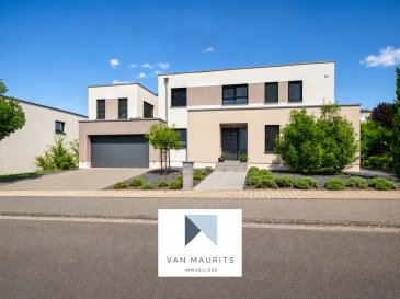 Contemporary Family Home in Wincheringen ? Auf Mont

Built in 2013 on a 597 m² south-facing plot, this contemporary family home in Wincheringen, Auf Mont offers generous living space, high-quality features, and an excellent location close to the Luxembourg border.

With 282 m² of living space arranged over two floors, the property has been designed for comfortable and functional family living.

The ground floor opens with an 8 m² entrance hall leading into a bright, fully equipped 20 m² kitchen, seamlessly connected to the 27 m² dining room. From here, large doors open directly onto the 49 m² terrace and the landscaped garden, creating an ideal setting for outdoor dining, entertaining, and relaxed family life.

This level also includes a 21 m² living room, an 11 m² office, an 18 m² cinema room, a 10 m² technical room, 15 m² of storage space, and a spacious 50 m² garage.

Upstairs, the first floor offers four bedrooms measuring 26 m², 20 m², 20 m², and 14 m². The parental suite includes a 10 m² dressing room and a private 6 m² balcony. This floor also features a 20 m² gym, a 16 m² central hall, a 7 m² shower room, and an authentic Finnish sauna with shower, built in 2026.

Additional features include a central vacuum system, an alarm system, and photovoltaic panels, offering both comfort and improved energy efficiency.

With its spacious interiors, multiple leisure areas, landscaped garden, and excellent location, this property is a rare opportunity for buyers seeking a modern family home with style, comfort, and easy access to Luxembourg.

No buyer's commission.

Contact:
Juha Ahonen
+352 661 249 476
juha@vanmaurits.lu


Zeitgemäßes Familienhaus in Wincheringen ? Auf Mont

Dieses zeitgemäße Familienhaus wurde 2013 auf einem 597 m² großen, nach Süden ausgerichteten Grundstück in Wincheringen, Auf Mont, erbaut. Es verbindet großzügige Wohnflächen, hochwertige Ausstattung und eine ausgezeichnete Lage nahe der luxemburgischen Grenze.

Mit 282 m² Wohnfläche, verteilt auf zwei Etagen, bietet die Immobilie viel Komfort und eine funktionale Raumaufteilung für das Familienleben.

Das Erdgeschoss empfängt Sie mit einer 8 m² großen Eingangshalle, die in eine helle, voll ausgestattete Küche mit 20 m² führt. Diese ist nahtlos mit dem 27 m² großen Esszimmer verbunden. Von hier aus öffnen große Türen direkt auf die 49 m² große Terrasse und in den angelegten Garten ? ideal für Mahlzeiten im Freien, Gäste und entspannte Familienmomente.

Auf dieser Ebene befinden sich außerdem ein 21 m² großes Wohnzimmer, ein 11 m² großes Büro, ein 18 m² großer Kinoraum, ein 10 m² großer Technikraum, 15 m² Abstellfläche sowie eine großzügige Garage mit 50 m².

Im Obergeschoss bietet das Haus vier Schlafzimmer mit 26 m², 20 m², 20 m² und 14 m². Die Elternsuite verfügt über ein 10 m² großes Ankleidezimmer und einen privaten Balkon mit 6 m². Diese Etage umfasst zudem einen 20 m² großen Fitnessraum, eine 16 m² große zentrale Diele, ein 7 m² großes Duschbad sowie eine authentische finnische Sauna mit Dusche, gebaut im Jahr 2026.

Weitere Ausstattungsmerkmale sind eine zentrale Staubsaugeranlage, eine Alarmanlage und Photovoltaikmodule, die Komfort und Energieeffizienz miteinander verbinden.

Mit seinen großzügigen Innenräumen, mehreren Freizeitbereichen, dem angelegten Garten und der hervorragenden Lage ist diese Immobilie eine seltene Gelegenheit für Käufer, die ein modernes Familienhaus mit Stil, Komfort und schneller Anbindung nach Luxemburg suchen.

Keine Käuferprovision.

Kontakt:
Juha Ahonen
+352 661 249 476
juha@vanmaurits.lu


Maison familiale contemporaine à Wincheringen ? Auf Mont

Construite en 2013 sur un terrain de 597 m² exposé plein sud, cette maison familiale contemporaine située à Wincheringen, Auf Mont, allie espaces généreux, prestations de qualité et excellente localisation à proximité de la frontière luxembourgeoise.

Avec une surface habitable de 282 m² répartie sur deux niveaux, la propriété a été conçue pour offrir confort et fonctionnalité au quotidien.

Le rez-de-chaussée s'ouvre sur un hall d'entrée de 8 m² menant à une cuisine lumineuse entièrement équipée de 20 m², directement reliée à la salle à manger de 27 m². Depuis cet espace, de larges ouvertures donnent accès à une terrasse de 49 m² et au jardin aménagé, offrant un cadre idéal pour les repas en extérieur, les moments en famille et la réception d'invités.

Ce niveau comprend également un séjour de 21 m², un bureau de 11 m², une salle de cinéma de 18 m², un local technique de 10 m², 15 m² d'espaces de rangement ainsi qu'un vaste garage de 50 m².

À l'étage, la maison offre quatre chambres de 26 m², 20 m², 20 m² et 14 m². La suite parentale dispose d'un dressing de 10 m² et d'un balcon privatif de 6 m². Ce niveau comprend également une salle de fitness de 20 m², un hall central de 16 m², une salle de douche de 7 m² ainsi qu'un authentique sauna finlandais avec douche, construit en 2026.

Parmi les équipements complémentaires figurent une aspiration centralisée, un système d'alarme et des panneaux photovoltaïques, apportant à la fois confort et efficacité énergétique.

Avec ses volumes généreux, ses espaces de loisirs, son jardin aménagé et son excellente situation géographique, cette propriété représente une opportunité rare pour les acquéreurs à la recherche d'une maison familiale moderne, confortable et élégante, à proximité immédiate du Luxembourg.

Sans commission d'agence pour l'acquéreur.

Contact :
Juha Ahonen
+352 661 249 476
juha@vanmaurits.lu