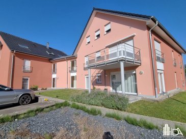 L'Agence Immobilière de l'Attert vous propose en vente ce bel appartement 3 chambres idéalement situé à Hobscheid dans le canton de Capellen. Ce bien vous séduira par sa luminosité ainsi que sa situation géographique à proximité de toutes commodités.

L'appartement situé au 1er étage de la résidence Haley II construite en 2007, dispose d'une surface habitable de +/- 109m² et se compose comme suit :
- un hall d'entrée
- un agréable et lumineux séjour/salle à manger donnant accès sur un balcon de +/- 10m² permettant de profiter de l'extérieur et d'une belle vue dégagée
- une cuisine entièrement équipée semi-ouverte sur le séjour
- 3 chambres à coucher (une de +/- 18m² et les deux autres de +/- 10m²) dont une très belle suite parentale lumineuse avec salle de bains (une baignoire balnéo Whirlpool) privatif, climatisation et accès sur un deuxième balcon de +/- 11m²
- une salle de douche (à l'italienne)
- un WC séparé

L'appartement dispose également d'une cave privative, d'une buanderie commune au sous-sol, d'un emplacement de parking intérieur et d'un emplacement de parking extérieur.

Caractéristiques :
- appartement offrant une grande luminosité
- fenêtres double vitrage et châssis en PVC
- chauffage au gaz
- 2 spacieux balcons dont un avec marquise électrique
- volets manuels et électriques pour les baies vitrées vers le balcon
- classe énergétique E-E
- situation idéale proche des commodités et axes routiers
- disponible de suite

Informations :
- les balcons ont été rénové ainsi que la façade et le chauffage
- pas d'ascenseur dans la résidence
- local vélos accessible

Situation :
Ce bien disposant de tout le confort, vous offrira un lieu de vie confortable, lumineux et spacieux au coeur d'un quartier résidentiel calme. Idéalement situé à l'Ouest du Luxembourg, l'appartement offre une situation exceptionnelle à proximité des commerces, supermarchés, écoles, crèches, axes autoroutiers et des transports en commun.

A 4km de Steinfort, à 10km de Mamer et à 23km de Luxembourg-Ville.

Pour plus d'informations ou pour visiter, contactez nous au 23 62 90 20 ou sur immo@immoaida.lu