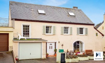 Située dans la paisible commune de Rameldange, cette maison construite dans les années 80 offre une surface habitable de ± 172 m² pour une surface totale de ± 217 m². Elle se compose comme suit :

Au rez-de-chaussée, le hall d'entrée ± 9 m² dessert un spacieux et lumineux séjour ± 56 m² avec poutres apparentes et feu ouvert, une cuisine ±18 m² équipée et aménagée avec îlot central et un garage pour une voiture avec espace buanderie ± 27 m².

Au 1er étage, un hall de nuit ± 7 m² dessert 4 chambres d'environ 11, 12, 12 et 14 m², une pièce d'environ 11 m² pouvant servir de chambre ou de dressing, une salle de bain ± 6 m² et enfin, un wc séparé ± 3 m².

Le 2ème étage, sous les combles et partiellement aménagé, comprend une chambre/bureau ± 10 m² et un espace ± 14 m² seulement isolé et équipé de Velux.

Deux caves de ± 2 m² chacune, un garage avec buanderie ± 27 m² et un emplacement extérieur devant le garage compètent l'offre.

Généralités:

- Cadre verdoyant et boisé ;
- Proche du centre de bien-être Syrdall (Niederanven) ;
- Facilité transports en communs (ramassage scolaire devant la porte) ;
- Commune résidentielle très recherchée ;
- A proximité du Findel et du Kirchberg.

