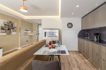 Pour tous renseignements, contacter Julien Feld :
- +352 661 55 44 03
- julien.feld@remax.lu
English version below
RE/MAX Select, vous propose ce superbe appartement au 2ème étage avec ascenseur idéalement situé avenue de la Liberté.
L’appartement est entièrement meublé et équipé avec des matériaux de haut standing.
Les charges incluent tout, y compris l’électricité et la connexion WIFI
La salle de bain est pourvue d’une baignoire hydromassante
La cuisine américaine est entièrement équipée : lave-vaisselle, combi lave-linge / sèche-linge, micro-onde, machine à café, toaster, vaisselle…
Equipements complémentaires : climatisation, TV écran plat, hifi, matériel de repassage, coffre-fort…
Possibilité de ménage avec supplément
L’aéroport de Luxembourg-Findel est accessible en 11 minutes de route et la gare centrale en 3 minutes à pied.
Honoraire à la charge du locataire : 125% du loyer + TVA 17%

RE/MAX Luxembourg, offers you this superb apartment on the 2nd floor with lift ideally located in Avenue de la Liberté in Luxembourg.
The apartment is fully furnished and equipped with high quality materials.
Charges include everything including electricity and WiFi
The bathroom has a hydromassage bath
The American kitchen is fully equipped : dishwasher, combi washer/dryer, microwave, coffee machine, toaster, dishes, etc.
Complementary equipment : air conditioning, flat screen TV, hifi, ironing equipment, safe, etc.
Possibility of cleaning with supplement
Luxembourg-Findel Airport it’s in 11 minutes drive away and Central Station in 3 minutes walk away.
Fees payable by the tenant: 125% of the rent + VAT 17% 
