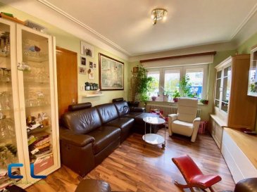 Maison unifamiliale d\'environ 142m2 habitables, 
un grenier, une cave, une  terrasse et jardin. 
Se compose comme suit : 
- rez de chaussé : hall d\'entrée, wc séparé, salon \' salle à manger, cuisine équipée avec accès sur la terrasse et le jardin. 
- étage : deux grandes chambres à coucher, une salle de douche,
- 2éme étage : deux chambres à coucher, un dressing ou bureau, une salle de bain.
- sous sol :  une salle de douche, cave, buanderie, rangements.

Situé dans une rue calme, avec un parking de stationnent gratuit en face de la maison,
l\'école primaire et l\' arrêt de bus se trouvent également à deux pas de la maison. 

Disponible à convenir. 
(Les frais d\'agence sont à charge du vendeur)


Ref agence : RCVF31-1