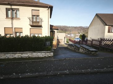 HARGARTEN aux MINES

Belle maison mitoyenne à proximité des écoles, d'une surface de 95 m² comprenant au RDC une cuisine équipée, 1 séjour, 1 WC

A l'étage 3 chambres, 1 salle de bain avec douche et baignoire. Le chauffage est au fuel, double vitrage bois, les volets ont été remplacés, une cave avec une buanderie chauffée, un garage. à l'extérieur une dépendance avec un garage.

Terrain d'une surface de 869 m²