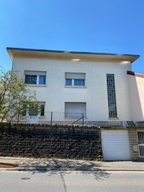 Immo Camilo vous propose en exclusivité.

La maison se compose comme suit:
RDC:
-Hall d'entrée.
-Un spacieux espace salon/salle manger de ( 27,89m2)
-Cuisine équipée indépendante avec accès  direct au jardin.
-Hall de nuit.
-5 chambres à coucher de ( 15,44m2, 10,37m2, 12,93m2, 8,40m2, 8m2)
-1 salle de bain avec WC.
-Grenier.
-Sous-sol:
-Chauffage au gaz 2012.
-Débarras.
-Garage pour 2 voitures
-Jardin de 3,5 ares
-Dalles en béton .
-Fenêtres doubles vitrage.
-Libre de suite.
-Prix à discuter.


A proximité : l'école européenne, commerces, transports public.
N'hésitez pas à nous contacter pour la mise en vente de votre bien immobilier.
Pour plus de renseignements, veuillez contacter. 
Mme. Teixeira au GSM + 352.621 25 93 11

 