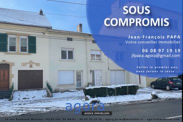 Maison entièrement  rénovée. A découvrir chez AGORA  en exclusivité cette belle maison mitoyenne en COURS DE TRAVAUX  ( couverture, double vitrage, sanitaire, isolation, chauffage, électricité  etc) avec  DES PRESTATIONS DE QUALITE . Elle offre au rez-de-chaussée un grand hall d'entrée, un wc séparé (suspendu), une chambre spacieuse de 18 m² , un bel espace de vie avec salon/séjour/cuisine équipée  avec un ilot de 45 m² env avec accès sur terrasse.
A  l'étage, trois grandes chambres de 17 m², 16 m² avec un dressing dont une suite parentale de 30 m² avec salle d'eau et meuble vasque, une salle bains équipée de 13 m² , des combles aménageables, un sous-sol complet de 60 m² env, un garage le tout sur terrain clos de 7.21 ares . Montant estimé des dépenses annuelles d' énergie pour un usage standard entre 1260 € et 1750 € pour un prix moyen des énergies indexées sur l'année non communiqué (abonnement compris) AGENCE AGORA BRIEY 03 82 20 25 26 et PAPA Jean-François 06 08 97 19 19  VISITE A PARTIR DE DEBUT DECEMBRE