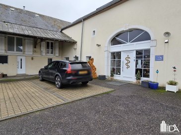L'Immobilière de l'Attert vous propose en location cet agréable appartement avec entrée séparée situé dans le village de Huttange, commune de Beckerich.

L'appartement de +/- 120 m² situé au 1er étage se compose de:
- hall d'entrée
- beau séjour / salle à manger avec coin cuisine équipée
- 2 chambres à coucher
- salle de douche, lavabo, wc avec connexion lave-linge
- bureau 
- 1 emplacement extérieur.

Loyer : 1 650€
Charges : 200€
Caution : 2 mois de loyer
Frais d'agence : 1 mois de loyer + TVA (partagé 50/50 entre locataire et bailleur)

Ce bien vous intéresse ! Merci de remplir le 