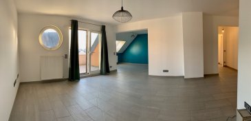 **** Chambre ****

(non meublée / possibilité de meubler)

Location de chambre dans bel appartement récent avec 3 chambres à coucher sis au troisième et dernier étage dans une petite résidence de 6 unités seulement.

La situation se compose comme suit:

CÔTE JOUR (commun):
- Hall d'entrée
- Vaste espace living ouvert sur partie salle à manger donnant sur une belle terrasse exposée plein sud avec marquise électrique
- Coin TV / home cinéma
- Belle cuisine entièrement équipée 

CÔTE NUIT:
- chambre à coucher n°1
- chambre à coucher n°3
- salle de bains avec baignoire, double vasque et WC (à partager pour les chambres 1 + 3)
- pièce buanderie séparée dans l'appartement

Au sous-sol:
- pièce séchoir commune
- local vélo
- local poubelle avec espace de tri des déchets 

Très beau quartier résidentiel offrant toute commodité comme par exemple:
-supermarché Delhaize également ouvert les dimanches matins
-centre médical avec 3 docteurs
-commissariat de proximité = Police
-pharmacie
-écoles
-3 crèches
-coiffeur
-kinésithérapeute
-restaurants

Très bonne accessibilité avec les transports en commun, bus direct vers le centre financier et d'affaires de Kirchberg, vers le Centre Ville, la Gare, la Cloche d'Or et l'Aéroport en 10 minutes!!!

Réseau autoroutier accessible endéans 5 minutes reliant les grandes axes. 

Adresse:
44, rue Camille Polfer
L-2359 Luxembourg-Cents