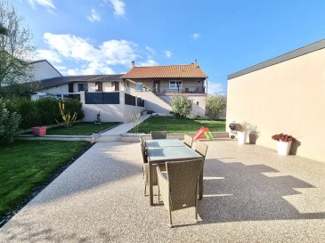 MANSO IMMO vous propose cette occasion unique à seulement 3 km de la frontière luxembourgeoise.
 Duplex de 124 m² habitable avec jardin avec entrée indépendante et surtout sans vis-à-vis.

Vous rêvez de vivre à la campagne avec tout le confort moderne, à 5 minutes du Luxembourg ?
C'est exactement ce que propose ce superbe duplex de 124 m² habitables (160 m² au sol).

Implanté à l'arrière dans une petite copropriété de deux lots, ce bien rare bénéficie d'une entrée totalement indépendante, aucun vis-à-vis, une terrasse, un jardin privatif et un garage fermé.
L'ambiance maison, sans les contraintes d'une grande copropriété.

Aménagement du duplex :
- 3 chambres existantes (dont une de 17 m² avec dressing)
- 60 m² à l'étage à aménager : possibilité de créer 1 à 2 chambres supplémentaires, un bureau, une salle de sport ou une salle TV
- Belle pièce de vie ouverte et lumineuse (salon/séjour/cuisine)
- Cuisine ouverte moderne, installée en 2021
- Salle de bain spacieuse avec baignoire et double vasque et WC

Extérieurs :
- Terrasse en résine marbrée de 50 m², exposée plein sud
- Balcon de 20 m²
- Jardin privatif de 300 m², plat et sans vis-à-vis
- Accès totalement indépendant, aucune partie commune

Stationnements :
- Garage fermé de 19 m²
- Une place de stationnement extérieure privative
- Stationnement facile dans la rue

Informations clés :
- À 3 km de la frontière luxembourgeoise
- 5 minutes de Mondorf-les-Bains
- 20 minutes de Luxembourg-ville

Travaux récents :
- Toiture : 2014
- Chaudière à gaz : 2019
- Façade : refaite en 2024
- Intérieur entièrement rénové en 2019

Autres informations pratiques :
- Charges de copropriété : 35 € / mois (300 € / an)
- Taxe foncière : 660 € / an
- Consommation électricité + gaz : environ 140 € / mois
- DPE : D / GES : D

Les plus de cette offre :
- Petite copropriété calme de deux lots
- Un seul voisin, en rez-de-chaussée
- Le confort et la tranquillité d'une maison
- Les volumes généreux et la belle luminosité
- Le potentiel d'aménagement à l'étage
- Le jardin intime sans vis-à-vis et la terrasse plein sud
- Un emplacement idéal pour les frontaliers
- Un bien rare sur le secteur, alliant modernité, volume et sérénité

Toutes les indications sont basées exclusivement sur les informations mises à notre disposition par nos clients. Nous n'assumons aucune garantie quant à l'exactitude et l'actualité de ces indications.

Les prix affichés s'entendent frais d'agence inclus et TVA. Les honoraires d'agence sont à charge des vendeurs.

Pour plus d'informations, photos ou convenir d'un rendez-vous, vous pouvez nous contacter au :
352 24 51 33 79 info@mansoimmo.lu

MANSO IMMO offers you this unique opportunity just 3 km from the Luxembourg border.
 Duplex 124 m² living space with garden and independent entrance.

Do you dream of living in the countryside with all modern comforts, just 5 minutes from Luxembourg?
This is exactly what you'll find in this superb duplex with 124 m² of living space (160 m² floor area).

Located at the rear of a small condominium with two lots, this rare property benefits from a totally independent entrance, no overlooking, a terrace, a private garden and a closed garage.
A home-like atmosphere, without the constraints of a large condominium.

Duplex layout:
- 3 existing bedrooms (one 17 m² with dressing room)
- 60 m² upstairs for conversion: possibility of creating 1 or 2 additional bedrooms, an office, sports room or TV room.
- Bright, open-plan living area (lounge/living room/kitchen)
- Modern open kitchen, installed in 2021
- Spacious bathroom with bathtub, double washbasin and toilet

Exterior :
- 50 m² marbled resin terrace, south-facing
- 20 m² balcony
- 300 m² private garden, flat and unoverlooked
- Totally independent access, no shared areas

Parking spaces :
- 19 m² closed garage
- Private outdoor parking space
- Easy street parking

Key information:
- 3 km from the Luxembourg border
- 5 minutes from Mondorf-les-Bains
- 20 minutes from Luxembourg City

Recent work :
- Roof: 2014
- Gas boiler: 2019
- Facade: redone in 2024
- Interior completely renovated in 2019

Other practical information:
- Condominium fees: 35 € / month (300 € / year)
- Property tax: 660 € / year
- Electricity + gas consumption: approx. 140 € / month
- DPE : D / GES : D

Benefits of this offer :
- Small, quiet condominium with two lots
- One ground-floor neighbor
- The comfort and tranquility of a home
- Generous volumes and plenty of natural light
- Development potential upstairs
- Intimate, unoverlooked garden and south-facing terrace
- Ideal location for commuters
- A rare property in the area, combining modernity, volume and serenity

All details are based exclusively on information provided by our customers. We accept no liability for the accuracy or up-to-dateness of the information provided.

Prices shown include agency fees and VAT. Agency fees are payable by the seller.

For further information, photos or to arrange an appointment, please contact us on :
352 24 51 33 79 info@mansoimmo.lu