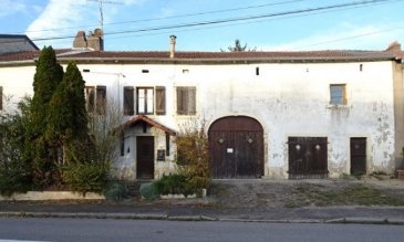 KERLING LES SIERCK

Proximité du LUXEMBOURG et de l'ALLEMAGNE

RARE

Maison à rénover avec grange et dépendance le tout sur un terrain de 10 ares.

Cet ensemble immobilier à fort potentiel offre de nombreuses possibilités d'aménagement, que ce soit pour:

- Un investisseur, souhaitant créer plusieurs logements,
- Ou une famille à la recherche d'un projet immobilier à façonner selon ses envies.

L'ensemble est sur un terrain d'une contenance de 10 ares avec un accès par l'arrière, idéal pour faciliter les futurs aménagement.

À découvrir sans tarder !