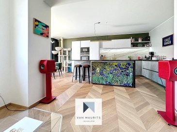 Situé à Luxembourg-Hollerich, au 3ème et 4ème étage d'un immeuble résidentiel, ce magnifique appartement-duplex aux finitions soignés dispose d'une surface habitable de ± 111 m² et il se compose comme suit:
.
Au 3ème étage, la porte d'entrée s'ouvre sur un spacieux hall d'entrée ± 12m² avec un bel escalier en colimaçon qui mène vers l'espace de vie ± 36 m² comprenant un superbe séjour avec parquet chevronné, une cuisine moderne toute équipée et aménagée avec des matériaux haut de gamme (ilot central en marbre avec plaque de cuisson, meuble sur mesure, robinetterie dorée, plan de travail avec led?) qui donne vers l'espace salle à manger très lumineux avec beaucoup de cachet grâce à son mur légèrement arrondie et de belles fenêtres en bois peintes, cet espace est complété par l'accès à un balcon ± 6 m² aménagé d'un sol en bois avec éclairage (lampe d'extérieur et spots intégrés au sol).
.
À cet étage se trouve une première chambre à coucher ± 10 m², un dressing ± 4 m² et un wc séparé ± 2 m².
.
L'escalier en colimaçon en bois et fer forgé mène à l'étage supérieur (dernier étage de la résidence).
.
Au 4ème étage, un palier/galerie ± 9 m² dessert la partie nuit composée de 2 chambres à coucher ± 10 et 21 m² et d'une salle d'eau entièrement carrelée comprenant un meuble avec double vasque, grand miroir, une douche à l'italienne et un wc. La plus grande chambre bénéficie d'un accès à une jolie terrasse ± 11 m² aménagée d'un sol en bois et de pots de fleurs, elle est équipée également d'un éclairage au sol (spots intégrés).
.
Au sous-sol de la résidence, une cave ± 3 m² complète l'offre.
.
Détails complémentaires :
Porte d'entrée sécurisée (3 points)
Rénovations avec des matériaux sélectionnés avec le plus grand soin
Parquet chevron dans tout l'appartement
Immeuble datant de 1989
Cage d'escalier lumineuse et agréable
Bail emphytéotique (99 ans)
Proche de toutes commodités (bus, gare, commerces)
.
Personne responsable du bien :
Yuliana Dimitrova
Tel: +352661 50 27 19
email: yuliana@vanmaurits.lu
.
English Version ----------------------------------------------------------------------------------------
.
Located in Luxembourg-Hollerich, on the 3rd and 4th floors of a residential building, this magnificent duplex apartment with meticulous finishes offers a living area of ± 111 m². It is composed as follows:
.
On the 3rd floor, the entrance door opens to a spacious hall of ± 12 m², featuring a beautiful spiral staircase leading to the living area of ± 36 m². This space includes a stunning living room with chevron parquet flooring, a modern kitchen fully equipped with high-end materials (marble island with cooking plate, custom-made furniture, golden faucets, LED-lit worktop). The kitchen opens to a very bright dining area, enhanced by a slightly curved wall and beautiful painted wooden windows, with access to a balcony of ± 6 m² fitted with a wooden floor and integrated lighting.
.
This level also includes a first bedroom of ± 10 m², a dressing room of ± 4 m², and a separate toilet of ± 2 m².
.
The spiral staircase in wood and wrought iron leads to the top floor of the residence (4th floor), where a landing/gallery of ± 9 m² serves the sleeping area composed of two bedrooms of ± 10 m² and ± 21 m². The fully tiled bathroom includes a double sink vanity unit, a large mirror, an Italian shower, and a toilet. The largest bedroom offers access to a lovely terrace of ± 11 m², fitted with a wooden floor, flower pots, and integrated floor lighting.
.
In the basement of the residence, a cellar of ± 3 m² completes this offer.
.
Additional details:
- Secure entrance door (3-point lock)
- Renovations carried out with high-quality materials
- Chevron parquet flooring throughout the apartment
- Building dating from 1989
- Bright and pleasant stairwell
- Emphyteutic lease (99 years)
- Close to all amenities (bus, train station, shops)
.
Responsible agent:
Yuliana Dimitrova
Tel: +352661 50 27 19
email: yuliana@vanmaurits.lu
