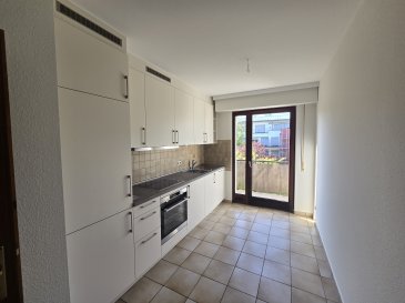 Découvrez ce superbe appartement à louer, situé au cœur du quartier prisé de Limpertsberg à Luxembourg, proposé par Spaceplus immobilier.

Détails de la propriété : Avec une superficie généreuse de 100 m², cet appartement offre deux chambres confortables et une salle de bains, une petite famille. Profitez de la cuisine équipée et séparée, parfaite pour préparer de délicieux repas faits maison. 
 En outre, la présence d'un balcon de 8 m² et d'une terrasse de 6 m² offre des espaces extérieurs pour se détendre. Les privilèges d'une place de parking intérieure et d'une cave ajoutent également à votre confort quotidien. 
Vous allez apprécier l'accès facile grâce à l'ascenseur, et le haut débit par fibre optique pour toutes vos connexions Internet domestiques et professionnelles. 

À proximité : Situé dans le district de Limpertsberg, vous serez à quelques pas de nombreuses commodités. Ce quartier résidentiel réputé est connu pour sa tranquillité et son ambiance conviviale. Vous trouverez à proximité des établissements éducatifs de renom, des boutiques variées, et de nombreux restaurants offrant une cuisine internationale. Des parcs publics et espaces de loisirs sont également accessibles pour les amateurs de plein air. De plus, avec de bonnes infrastructures de transport public, vous pourrez vous déplacer facilement dans toute la ville. 

Ne manquez pas cette opportunité exceptionnelle de vivre dans l'un des quartiers les plus recherchés de Luxembourg. Planifiez votre visite dès maintenant en nous contactant via notre formulaire de contact ou par téléphone.