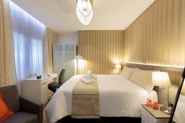 Pour tous renseignements, contacter Julien Feld :
- +352 661 55 44 03
- julien.feld@remax.lu

English version below

RE/MAX Select, vous propose ce superbe studio au 1er étage avec ascenseur idéalement situé avenue de la Liberté.
L’appartement est entièrement meublé et équipé avec des matériaux de haut standing.
Les charges incluent tout, y compris l’électricité et la connexion WIFI
La salle de bain est pourvue d’une baignoire hydromassante
La cuisine américaine est entièrement équipée : lave-vaisselle, combi lave-linge / sèche-linge, micro-onde, machine à café, toaster, vaisselle…
Equipements complémentaires : climatisation, TV écran plat, hifi, matériel de repassage, coffre-fort…
Possibilité de ménage avec supplément
L’aéroport de Luxembourg-Findel est accessible en 11 minutes de route et la gare centrale en 3 minutes à pied.
Honoraire à la charge du locataire : 125% du loyer + TVA 17%

RE/MAX Select, offers you this superb studio on the first floor with lift ideally located in Avenue de la Liberté in Luxembourg.
The apartment is fully furnished and equipped with high quality materials.
Charges include everything including electricity and WiFi
The bathroom has a hydromassage bath
The American kitchen is fully equipped : dishwasher, combi washer/dryer, microwave, coffee machine, toaster, dishes, etc.
Complementary equipment : air conditioning, flat screen TV, hifi, ironing equipment, safe, etc.
Possibility of cleaning with supplement
Luxembourg-Findel Airport it’s in 11 minutes drive away and Central Station in 3 minutes walk away.
Fees payable by the tenant: 125% of the rent + VAT 17% 
