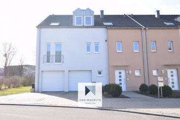 Situé à Mensdorf dans la commune de Betzdorf, cet appartement non meublé d'une surface d'environ 87 m², construit en 2018, se trouve au 1ier étage d'une résidence à 2 appartements.

L'appartement se présente comme suit :

Au 1ier étage, le hall d'entrée/couloir dessert un séjour de ± 29 m² avec accès à un balcon de ± 8 m², une cuisine équipée et aménagée de ± 11 m², 1 chambre de ± 12 m², 1 chambre de ± 18 m² avec accès au balcon, une salle de bain de ± 7 m² (baignoire, douche, lavabo, miroir, wc) ainsi qu'un wc sépare de ± 2 m² (lave-mains, miroir, wc).

Au rez-de-chaussée, un garage privé de ± 29 m², une buanderie commune, un jardin commun et un emplacement de parking extérieur devant le garage complètent l'offre.

Caractéristiques complémentaires :
- Classe énergétique B-B
- Fenêtres châssis PVC, Triple vitrage, volets électriques
- Chauffage au gaz par radiateur avec calorimètres
- Borne de recharge électrique dans garage
- Jardin commun, buanderie commune

- Loyer mensuel € 1800,-
- Charges mensuelles : € 200,-
- Caution locative 2 mois de loyer
- Frais d'agence € 1800,- plus TVA (50/50 bailleur/locataire)
- Disponible de suite
- Bail de minimum 3 ans
- Pas d'animaux domestique

Pour plus des informations contacter :
Tel. +352 621588854
Email: achille@vanmaurits.lu