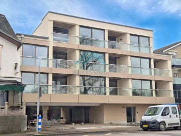 Découvrez cet élégant appartement de 107 m² situé à Remich, le long de la Moselle.

L'appartement se situe au 2ème étage d’une résidence neuve. Il comprend neuf pièces, dont deux chambres à coucher et une loggia, et est parfait pour ceux qui recherchent un cadre de vie moderne et confortable.

Grâce à ses grandes fenêtres avec triple vitrage, l'espace est inondé de lumière naturelle.
Idéalement situé, cet appartement offre un accès facile pour les personnes à mobilité réduite avec ascenseur disponible.
De plus, l'éclairage extérieur et l'accès pour personnes à mobilité réduite s’ajoutent à la fonctionnalité du lieu. L'immeuble offre des commodités telles qu'un ascenseur, un local vélos et une entrée sécurisée avec vidéophone.

Ne manquez pas l'opportunité de vivre dans ce cadre enchanteur à Remich.

Disponible à partir du 01/04/2026

pour toutes informations veuillez contacter l'agence BELARDIMMO par téléphone au +352 26543148 ou par email : contact@belardimmo.lu

 ---------- 
Entdecken Sie dieses elegante 107 m² große Apartment in Remich an der Mosel.

Die Wohnung befindet sich im zweiten Stock einer neuen Residenz. Sie verfügt über neun Zimmer, darunter zwei Schlafzimmer und eine Loggia, und ist perfekt für diejenigen, die ein modernes und komfortables Wohnumfeld suchen.

Dank der großen Fenster mit Dreifachverglasung wird der Raum von natürlichem Licht durchflutet.
In idealer Lage bietet diese Wohnung einen einfachen Zugang für Personen mit eingeschränkter Mobilität mit verfügbarem Aufzug.
Darüber hinaus tragen die Außenbeleuchtung und der behindertengerechte Zugang zur Funktionalität des Ortes bei. Das Gebäude bietet Annehmlichkeiten wie einen Aufzug, einen Fahrradraum und einen sicheren Eingang mit Videotelefonie.

Verpassen Sie nicht die Gelegenheit, in dieser bezaubernden Umgebung in Remich zu wohnen.

Verfügbar ab dem 01/04/2026

für weitere Informationen kontaktieren Sie bitte die Agentur BELARDIMMO telefonisch unter +352 26543148 oder per E-Mail: contact@belardimmo.lu

 ---------- 
Discover this elegant 107 m² apartment located in Remich, along the Moselle.

The apartment is located on the 2nd floor of a new residence. It comprises nine rooms, including two bedrooms and a loggia, and is perfect for those looking for a modern, comfortable living environment.

Thanks to its large triple-glazed windows, the space is flooded with natural light.
Ideally located, this apartment offers easy access for people with reduced mobility, with an elevator available.
In addition, exterior lighting and disabled access add to the functionality of the location. The building offers conveniences such as an elevator, bicycle storage and a secure entrance with videophone.

Don't miss the opportunity to live in this enchanting setting in Remich.

Available from 01/04/2026

For further information, please contact the BELARDIMMO agency by telephone on +352 26543148 or by email: contact@belardimmo.lu