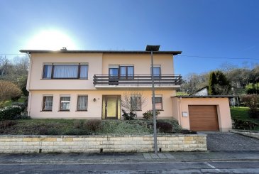 A VISITER !!!!  

Maison unifamiliale libre de 4 côtés avec une surface totale d'environ 180m2 construite en 1972 sise sur un terrain de +/- 12,55 ares, la maison se trouve dans un quartier très calme et proche du centre ville d'Echternach.  
Travaux de réfrechisement sont à prévoir.  
Cependant du point de vue technique la maison a toujours été bien entretenue. 
La chaudière à Mazout date de 2012, un drainage a été fait tout autour des murs extérieurs.  

La maison se compose comme suit: 
RdCh: 
- hall d'entrée 
- 2 chambres à coucher 
- 1 garage (toit isolé) 
- 1 cave 
- 1 salle de douche/buanderie  
1ier étage: 
- 1 cuisine avec débarras
- 1 salle à manger avec accès au balcon 
- spacieux living 
- 2 chambres à coucher 
- 1 salle de bain 
- hall avec accès à la terrasse / jardin  

2ième étage: 
- grenier aménageable 

Pour plus de renseignements ou une visite veuillez nous contacter au 691 850 805.  
Proposition de crédit/financement à taux compétitif d'une banque luxembourgeoise incluse dans nos services gratuit.