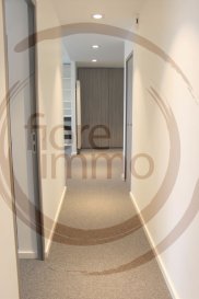 Nous avons le plaisir de vous proposer à la location des bureaux neufs, bien meublés, avec cuisine - toilettes et salles de réunion.<br><br>Le plus grand atout de ces bureaux est sa localisation proche de la Gare de Luxembourg, des axes routiers et de nombreuses commodités.<br><br>Plans et renseignements sur demande.<br><br>Frais d\'agence à la charge de la partie Locataire : 1 mois de loyer + 17% TVA.<br><br>Pour plus de renseignements, veuillez contacter l\'agence.<br /><br />Wir freuen uns Ihnen neue gut eingerichtete Büros mit Küche - Toiletten und Tagungsräumen zur Miete anzubieten.<br><br>Der größte Pluspunkt dieser Büros ist die Lage in der Nähe des Gare de Luxembourg, der Straßen und der zahlreichen Annehmlichkeiten.<br><br>Pläne und Informationen auf Anfrage.<br><br>Agenturkosten zu Lasten des Mieterteils : 1 Monat Miete + 17% MwSt.<br><br>Für weitere Informationen wenden Sie sich bitte an die Agentur.<br><br><br><br /><br />We are pleased to propose you new well furnished offices to rent with kitchen - toilets and meeting rooms.<br><br>The major asset of these offices is the localisation near the Luxembourg train station, highways and many amenities.<br><br>Plans and information on request.<br><br>Agency fees payable by the Tenant : 1 month\'s rent + 17% VAT.<br><br>For more information, please contact the agency.