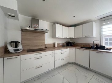 A Thionville, Résidence Charles Quint, appartement avec terrasse et parking. Dans une adresse prisée du centre-ville, au sein d'une résidence de standing avec ascenseur, découvrez cet appartement aux prestations soignées.
Il offre un séjour de 36 m² avec un accès à une terrasse au calme,  une cuisine contemporaine entièrement équipée. Trois chambres, une salle de bains avec espace buanderie, deux WC. Chaque détail a été pensé pour conjuguer confort et fonctionnalité.
Une cave ainsi qu'une place de parking privative en sous-sol complètent ce bien rare sur le secteur.

Les informations sur les risques auxquels ce bien est exposé sont disponibles sur le site Géorisques : www.georisques.gouv.fr » 

Renseignements et visites : 
- Karine Karas 06 08 31 19 87
- Katia Moriceau 06 75 66 99 25 (3.91 % d'honoraires TTC à la charge de l'acquéreur.)
Copropriété de 10 lots (Pas de procédure en cours).
Charges annuelles : 2000.00 euros.