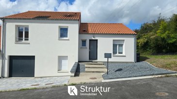 maison/villa 6 pièces. Maison lumineuse et fonctionnelle avec jardin et garage   Hombourg-Budange
Construite en 2019 par Maisons Futées, cette maison individuelle développe plus de 112 m2 habitables (160m2 au total) sur un terrain de 5,69 ares.
Dès l'entrée, la lumière s'invite dans une vaste pièce de vie de 43 m2. La cuisine équipée, moderne et conviviale, dispose d'un îlot central avec coin repas rapide et s'ouvre sur le salon et la salle à manger. L'ensemble se prolonge harmonieusement vers une terrasse de 30 m2 et un jardin verdoyant. Un WC séparé complète le rez-de-chaussée.
À l'étage en demi niveau , trois chambres dont une suite parentale avec dressing. Les deux autres disposent de modules de dressing. La salle de bains familiale, pensée pour le confort de tous, est équipée d'une baignoire, d'une douche, d'un meuble vasque, d'un sèche-serviettes et d'un wc suspendu.
En demi-niveau inférieur, une chambre supplémentaire pouvant servir de bureau, une buanderie, une cave avec accès direct au jardin et un garage avec porte motorisée viennent compléter l'ensemble.
Prestations et confort


Construction traditionnelle avec isolation intérieure


Chauffage par le sol au gaz (citerne)


Double vitrage PVC


Volets électriques


Adoucisseur d'eau


Garage avec porte motorisée


Cuisine équipée complète (induction, hotte, four, réfrigérateur, congélateur, lave-vaisselle, îlot central)


Salle de bains meublée


Tout-à-l'égout


Une maison lumineuse, récente et fonctionnelle, idéale pour une vie de famille dans un cadre paisible.
 
Honoraires charge acquéreur inclus dans le prix : 3,1%