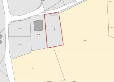 À vendre magnifique terrain constructible situé à Nachtmanderscheid, commune de Putscheid.

Implanté dans un environnement calme et verdoyant, ce terrain offre une vue imprenable et dégagée sur la vallée, un cadre idéal pour les amoureux de nature et de tranquillité.

Le terrain est parfaitement adapté à la construction d'une maison unifamiliale 4 façades libres, offrant une excellente luminosité et une grande liberté architecturale. Son emplacement privilégié garantit intimité, ensoleillement et panorama exceptionnel, tout en restant proche des principaux pôles urbains.

?? Distances :

Diekirch : ± 15 minutes en voiture

Ettelbruck : ± 20 minutes en voiture

? En option : possibilité de contrat de construction, permettant un projet clé en main, sécurisé et personnalisé selon vos envies.

Un bien rare qui réunit nature, accessibilité et potentiel, idéal pour bâtir une maison tournée vers l'avenir et la qualité de vie. À découvrir sans tarder.

Tel: 621 412 773