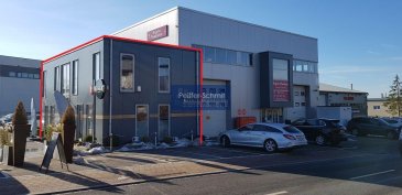 Excellente visibilité pour ce commerce/bureaux situé dans la Zone d\'Activité rue de l\'Industrie!<br>La surface disponible est répartie sur 2 niveaux à 70m2, rez-de-chaussée et premier étage.<br>Climatisation réversibles, le rdc est complètement remis à neuf, laminât au sol, kitchenette et WC, luminaires LED<br>Le 1er étage est cloisonné en deux espaces, WC, luminaires LED<br>parkings : au total  7 unités de disponible à 90eur+tva par place de parking.<br>Plans sur demande.<br>Proche des axes autoroutiers et de la Ville de Luxembourg.<br><br>