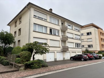 Le Bureau Immobilier Loewen-Kill présente à la location cet appartement sis au deuxième étage d'une résidence avec ascenseur se composant comme suit:

.Hall d'entrée avec vestiaire intégré  
.WC séparé  
.Cuisine équipée avec accès à un balcon donnant vers l'arrière de l'immeuble  
.Salle de douche  
.Salon/salle à manger d'une surface d'environ 28,50m2  
.Première chambre d'une surface d'environ 15,60m2  
.Seconde chambre d'une surface d'environ 9,75m2  

Le bien est complété par:  
.Parcelle de jardin  
.Garage privatif avec un emplacement devant  
.Buanderie commune  
.Cave privative  

Dans l'appartement, certains travaux de rénovations seront encore effectués avant la mise en location.

Nous sommes à votre disposition pour tout renseignement complémentaire et un rendez-vous de visite:  
+352 27 56 28 90  
contact@loki.lu  

Les honoraires de négociations s'élèvent à un mois de loyer augmenté de la TVA en vigueur et sont partagés équitablement entre le propriétaire et le locataire.