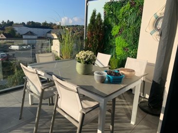 ++++ Penthouse haut standing ++++ 

Immo Nordstrooss a le privilège de vous présenter ce magnifique penthouse de haut standing, d'une surface d'environ 117.10 m², situé au 3ème et dernier étage en retrait de la prestigieuse résidence à Mondorf-les-Bains.

Ce penthouse d'exception se distingue par l'excellence de ses prestations, la générosité de ses volumes, une luminosité remarquable et une distribution intérieure parfaitement maîtrisée.   

Son adresse privilégiée confère un art de vivre rare, conjuguant raffinement, confort absolu et quiétude, à quelques minutes seulement du centre-ville de Luxembourg.  

Agencement intérieur :  
? Hall d'entrée accueillant 
? Vaste espace de vie baigné de lumière avec séjour et cuisine équipée semi ouverte haut standing 
? Terrasse magnifique de +/- 28m2 est un véritable atout 
? 2 belles chambres à coucher spacieuses et lumineuses 
? Espace bureau
? 1 salle de douche avec WC et fenêtre 
? 1 WC séparé 
? Débarras /  Buanderie privatif

Annexes et équipements :  
? 2 emplacements de parking intérieur privatif 
? Cave individuelle

Cette résidence contemporaine se distingue par sa mixité de typologies. Elle incarne une approche moderne et évolutive de l'habitat, alliant confort, fonctionnalité et innovation.  

Environnement & situation :  La résidence bénéficie d'une localisation stratégique et prestigieuse, offrant un accès rapide aux axes principaux, aux transports en commun, aux commerces, aux établissements scolaires et à l'ensemble des services urbains. Une adresse idéale pour conjuguer qualité de vie et mobilité. 

Pour tout renseignement complémentaire ou information veuillez nous contacter par email info@immonordstrooss.lu ou par Tél: 691 850 805.

Proposition de crédit/financement à taux compétitif auprès des banques Luxembourgeoise incluse dans nos services gratuits.