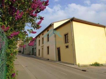 Belardimmo vous propose de découvrir cette charmante maison de 185 m² située à Contz-les-Bains, offrant un cadre de vie paisible et chaleureux. Composée de 8 pièces, dont 5 chambres spacieuses, cette propriété est idéale pour accueillir une grande famille ou réaliser vos projets d’aménagement. L’espace de vie principal se distingue par une atmosphère conviviale, soulignée par une décoration authentique mêlant modernité, une cheminée  et des  touches vintage.

La maison dispose de grandes fenêtres qui inondent les pièces de lumière naturelle, créant ainsi une ambiance agréable et lumineuse tout au long de la journée.

À l’extérieur, profitez de la tranquillité d’une rue calme au cœur du village, agrémentée de jolies façades et de charmants environs fleuris. Cette maison unique est une belle opportunité pour ceux qui recherchent espace, confort et caractère dans un environnement authentique à proximité de la nature. Et une vue magnifique sur la Moselle et de beaux couchés de soleil. 

Pour plus d'informations veuillez contacter Monsieur David Kempf au 00 352 621 631 841 ou par mail david.kempf16@gmail.com
