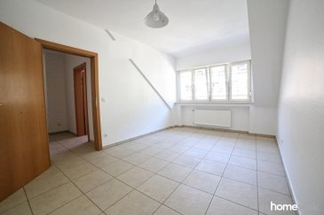 *******************************SOUS COMPROMIS****************************
Homeseek Prince Henri vous propose ce charmant appartement de +/- 57m2 situé dans le quartier de Neudorf au 3ème et dernier étage d'une résidence de 2006 avec ascenseur. 

Il se compose comme suit :

1 hall entrée 
1 salon/salle à manger 
1 cuisine ouverte équipée 

1 salle de bain avec toilette
1 chambre 

En annexe 
1 buanderie commune 
1 place de parking privative 
1 cave privative

Disponibilité immédiate 
Top localisation : proche de toutes commodités, Findel et Kirchberg, idéal pour investisseurs.

Pour plus de renseignement ou visites, veuillez contacter le 661 123 903

Ref agence :4921177