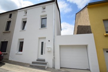 En Exclusivité ImmoHouse vous propose cette belle maison rénovée en 2026 idéalement située au 13 rue St Martin à Dudelange.

Sur un terrain de 1,45ares et une surface habitables de 110m² cette charmante maison se compose de :

au rez de chaussée:
- Un agréable hall d'entrée
- Un salon/salle à manger traversant avec accès terrasse et jardin
- Une cuisine équipée ouverte sur la pièce de vie
- Un WC séparé

au 1er étage:
- 2 chambres à coucher
- Une salle de douche avec wc et fenetre
- Un wc séparé

au 2ème étage:
- Une grande chambre à coucher
- Une salle de bain avec wc et fenetre

A cela s'ajoutent: un garage avec place de parking extérieur, une grande cave, un superbe jardin, une buanderie.

Une magnifique maison à découvrir .....

Infos et visites sur rdv