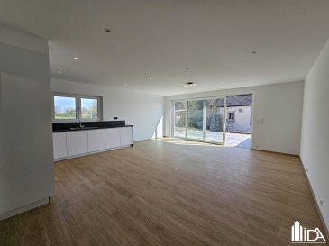 L'Immobilière de l'Attert vous propose en location ce bel appartement à Perlé, commune de Rambrouch.

L'appartement d'une surface de +/- 85,98 m² situé au rdch se compose de:

- hall d'entrée avec coin vestiaire
- wc séparé
- spacieux séjour / salle à manger avec coin cuisine équipée, sortie sur terrasse de +/-23,81 m² et jardin commun
- débarras avec lave et sèche-linge
- 2 chambres à coucher
- salle de douche et lavabo.

L'appartement dispose d'une cave et de 2 emplacements de parkings intérieurs.

Loyer : 1 800€
Charges : 200€
Caution : 2 mois de loyer
Frais d'agence : 1 mois de loyer + TVA (partagés 50/50 entre le locataire et le propriétaire)

Intéressé par ce bien ! 
Veuillez remplir le 
