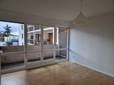 Appartement à louer Thionville. Appartement situé 43 allée de la Libération à THIONVILLE.
Composée d'une entrée, une pièce de vie avec grand placard et balcon, une cuisine indépendante (Meuble évier+ 2 plaques élec + frigo) et, une salle de douche avec WC.
Le bien est complété par une place de parking privative.
Loyer: 520 € / mois
Charges: 200 € / mois comprenant: eau chaude + eau froide, chauffage, entretiens communs, entretien ascenseur
Dépôt de garantie: 520 €
Frais d'agence : 396 € dont 108 € d'état des lieux



Honoraires de 396 € TTC  à la charge du locataire comprenant  108 € TTC  pour l'état des lieux. Loyer de base 520 €/mois. Provision sur charges 200 €/mois, régularisation annuelle. Dépôt de garantie 520 €. Classe énergie E, Classe climat E Montant estimé des dépenses annuelles d'énergie pour un usage standard : entre 838.00 € et 1136.00 € sur les années 2021, 2022 et 2023 (abonnements compris). Les informations sur les risques auxquels ce bien est exposé sont disponibles sur le site Géorisques : georisques.gouv.fr.