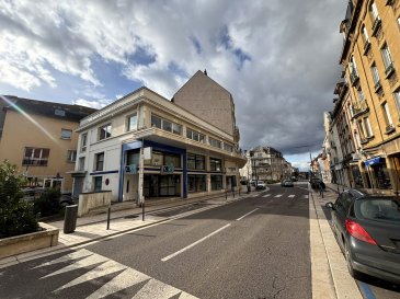 Located in the city center, beautiful investment building with a total area of +/- 530 m2, including :

On the ground floor :
A commercial space with an area of 330 m² currently rented at a monthly rent excluding charges of 4000 € H-T.

On the 1st floor : 
A plateau with an area of 200 m² to be renovated and converted into 2 or 3 apartments.

Outside :
8 parking spaces.


Possibility of building one or more additional floors, subject to building permits.

 

Situé en plein centre-ville, bel immeuble de rapport d'une surface totale de +/- 530 m2, comprenant :

Au rez-de-chaussée :
Un local commercial d'une surface de 330 m² actuellement louée au loyer mensuel hors charges de 4000 € H-T.

Au 1er étage : 
Un plateau d'une surface de 200 m² à rénover et à aménager en 2 ou 3 appartements .

À l'extérieur :
8 emplacements de parking.


Possibilité de construire un ou des étage(s) supplémentaire(s), moyennant autorisation de construire.